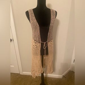 Moreno Women’s Crocheted two-toned vest. Size small